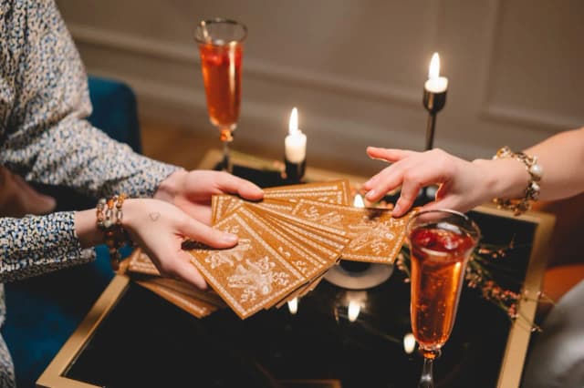 Jak stawiać tarot: odkryj tajemnice kart i ich znaczenie Jak stawiać tarot: odkryj tajemnice kart i ich znaczenie