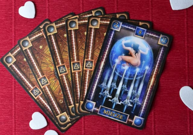 8 mieczy tarot znaczenie - jak uwolnić się od wewnętrznych ograniczeń 8 mieczy tarot znaczenie - jak uwolnić się od wewnętrznych ograniczeń